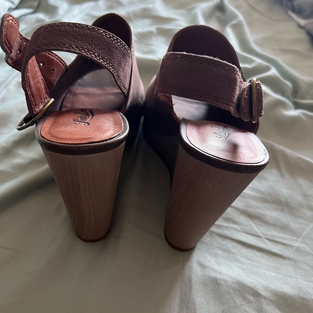 Lucky Brand Peep toe Sandal - Picture 3 of 3